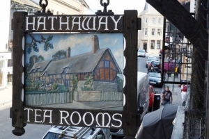 Hathaway Tea Rooms close to the route of the Stratford-upon-Avon canal