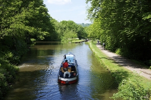 Northern waterways. Canal and river holidays